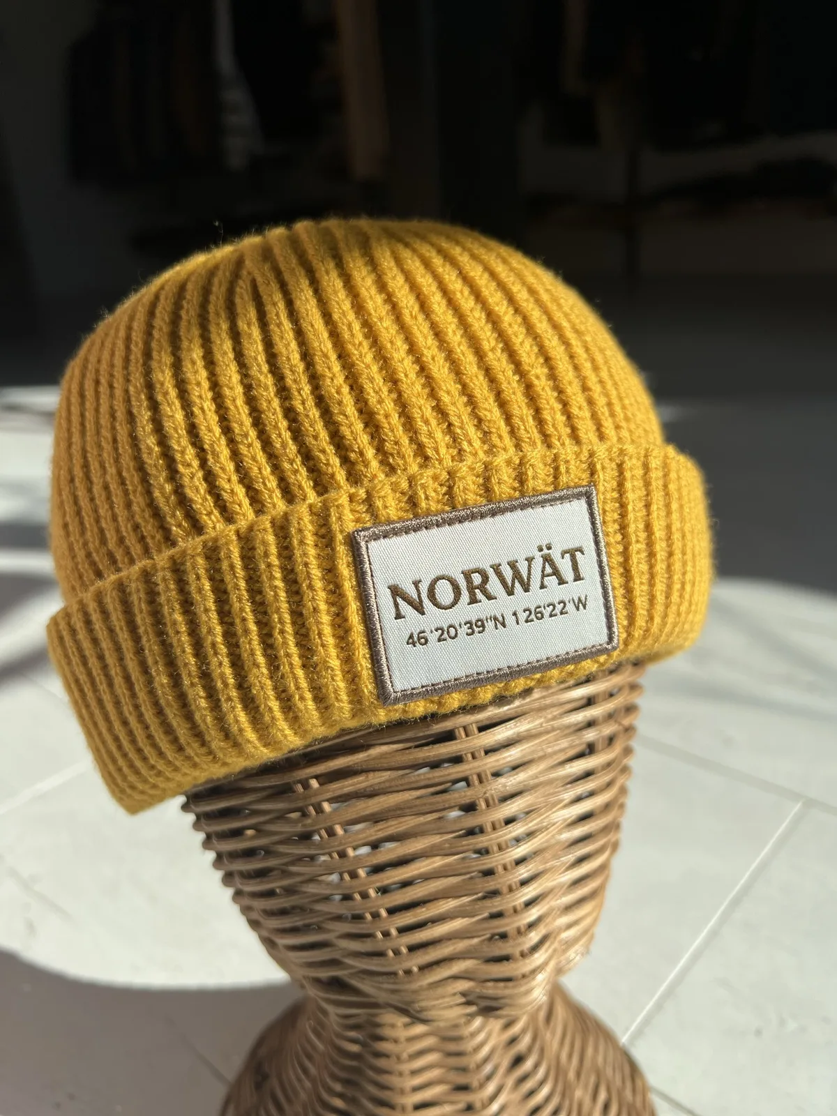Le Bonnet — Moutarde · Étiquette tissée